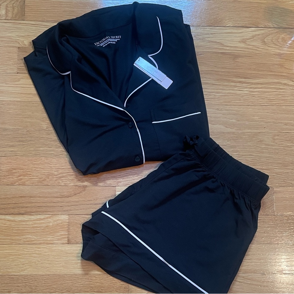 NWT New with Tags Victoria’s Secret Black with Pink Modal Top Shorts Pajama Set